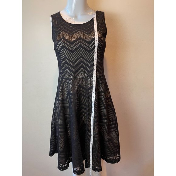 Mystree Womens Eyelet Fit & Flare Dress Chevron 10105 Round Neck Black SZ Medium - Picture 3 of 8